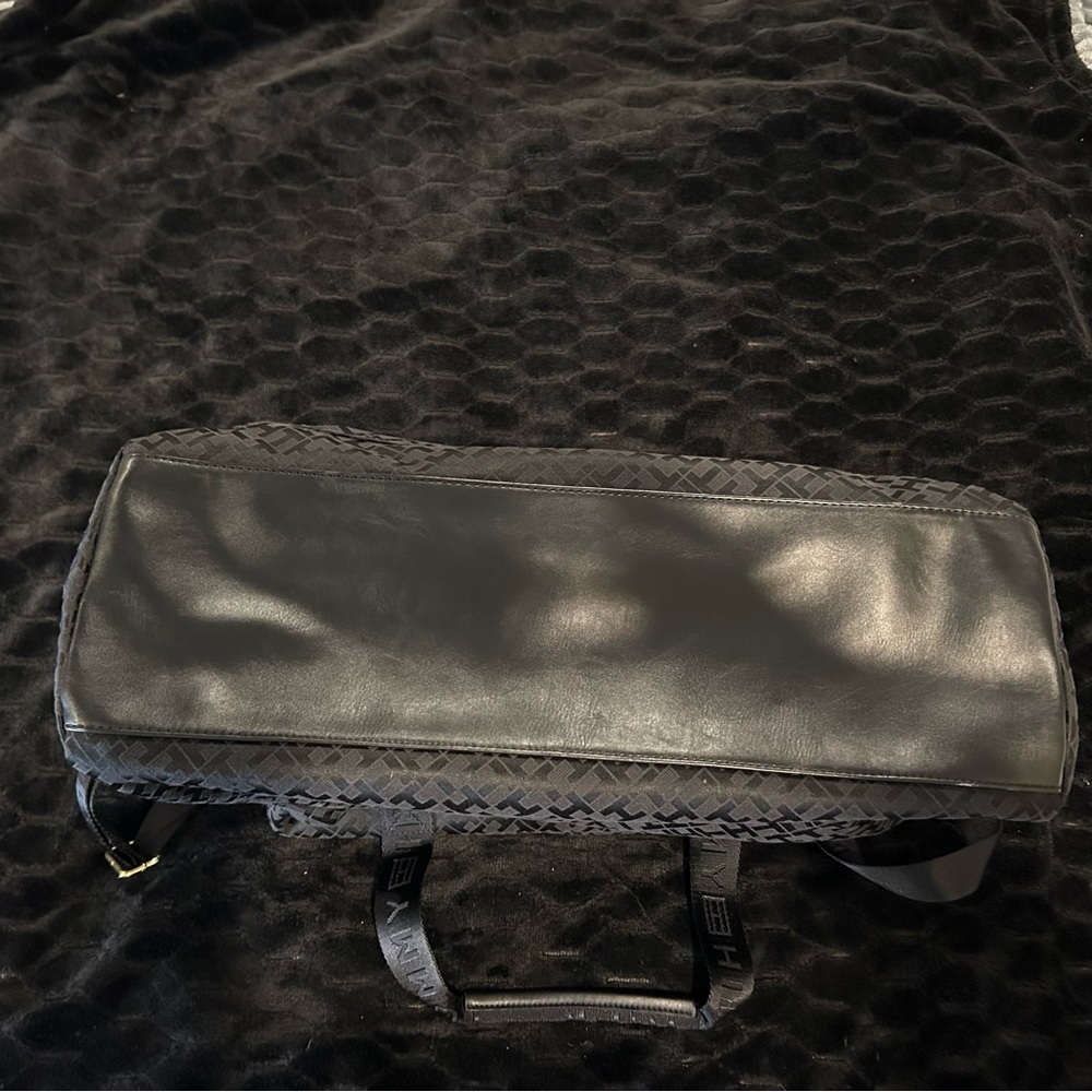 Tommy Hilfiger Jacquard Black Weekender or Diaper Bag - Picture 5 of 16